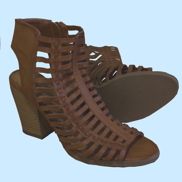 !BROWN BANDED SUMMER  HIGH HEELS!👠🕶🧳 - Picture 2 of 2